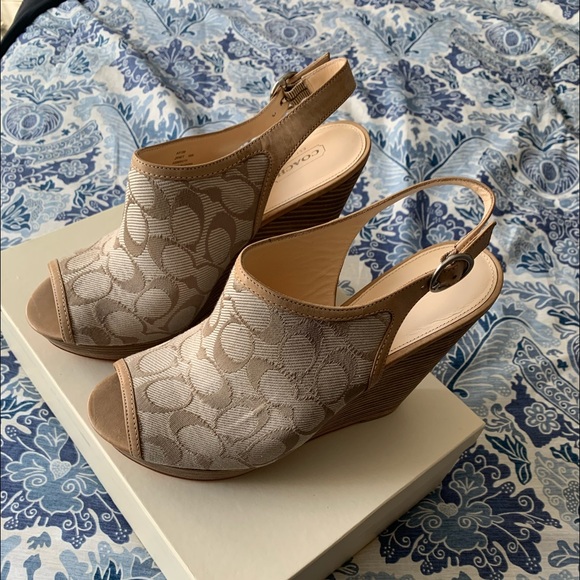 New Coach Signature Janet wedges shoes 10 - Picture 2 of 6